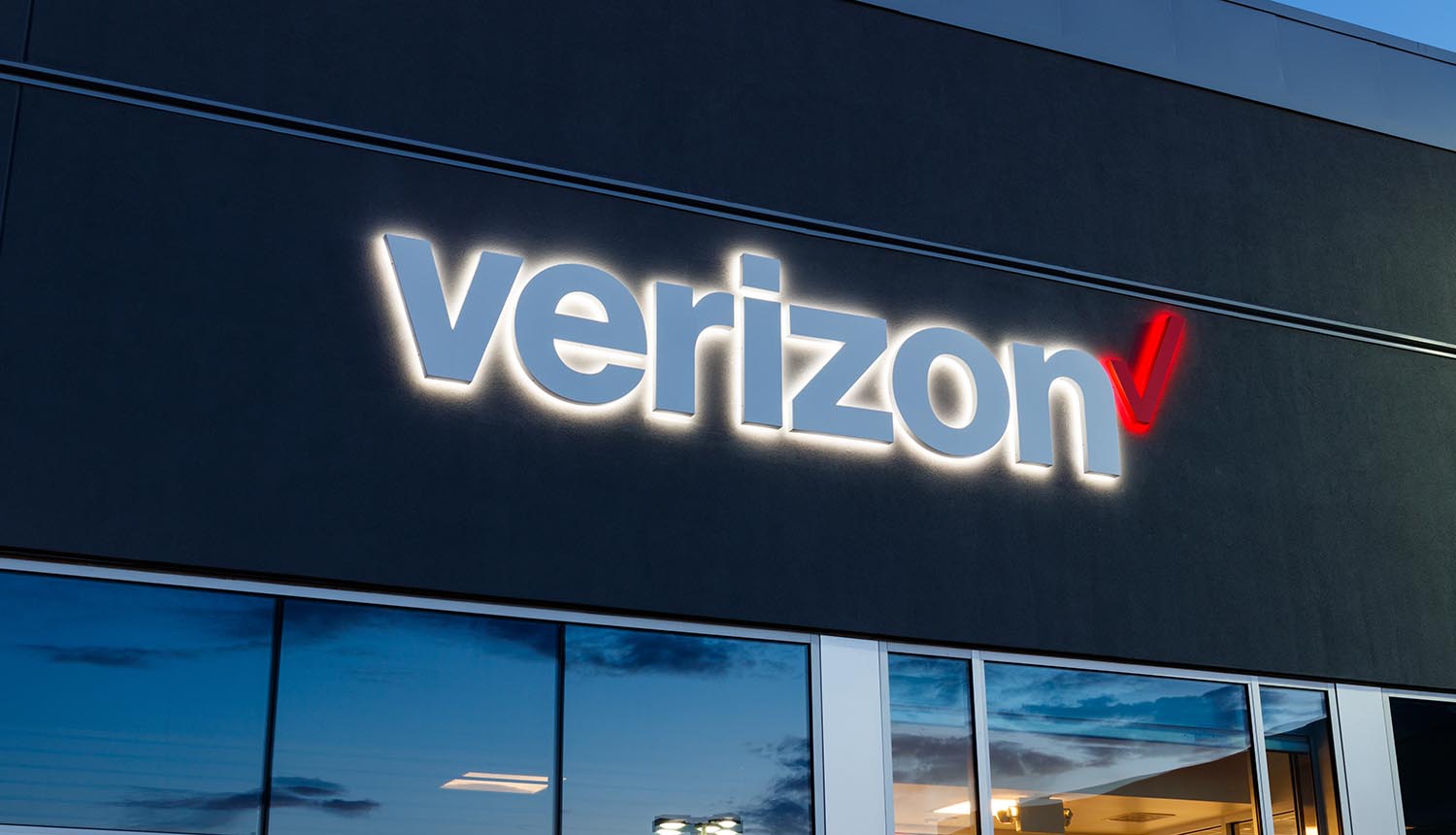 Image for Verizon Data Breach Report 2021: Major Surge in Phishing, Ransomware and Web App Attacks [telecom] 