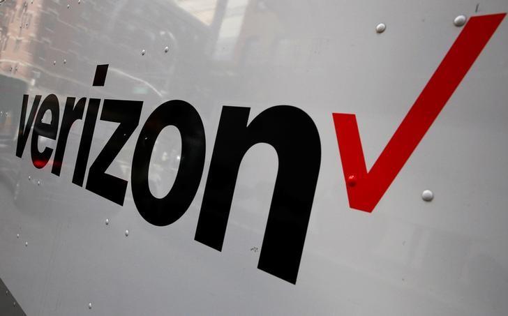 Image for Verizon revenue drops as subscriber additions disappoint [telecom] 