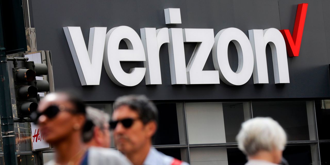 Image for Verizon Reaches New Labor Deal [telecom] 