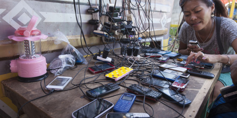 Image for Inexpensive, unpatched phones put billions of users' privacy at risk [telecom] 
