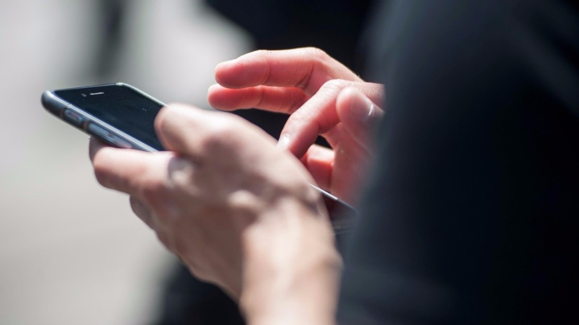 Image for Dozens of Oregon customers file lawsuit against AT&T over surcharge [telecom] 