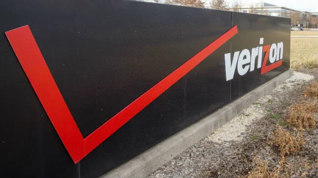 Image for Appeals court tosses NLRB ruling in union dispute with Verizon [telecom] 