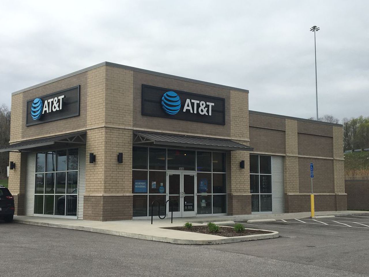 Image for AT&T double bills for U-verse and DirecTV, overcharges woman by $1,500 [telecom] 