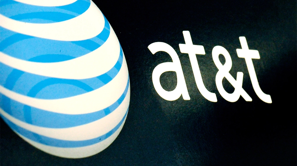 Image for AT&T Loses Record 385,000 Traditional Pay-TV Subscribers [telecom] 
