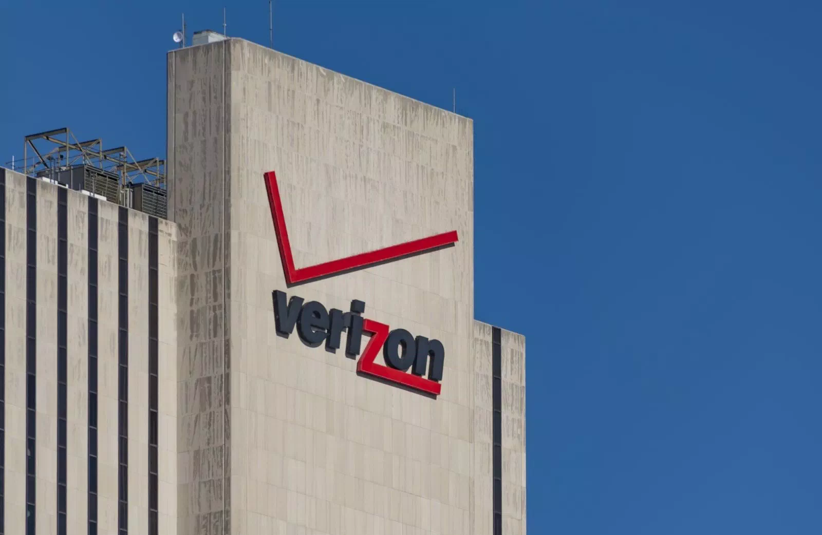Image for Verizon technician admits he sold customer data for years [telecom] 