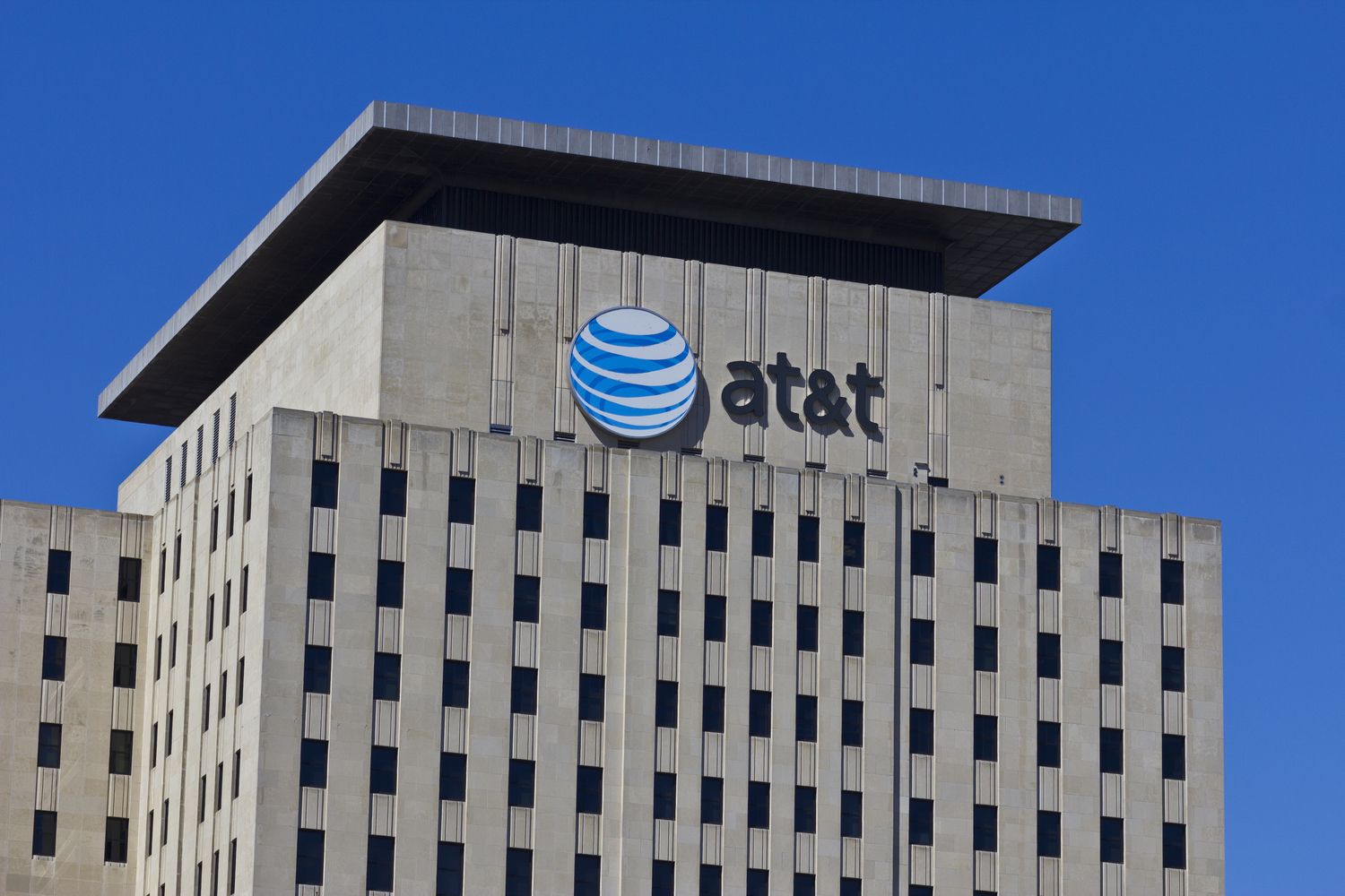 Image for AT&T Files for Dismissal in $24M Phone Hack Case, Claims Crypto Exec Didn't Read Terms [telecom] 