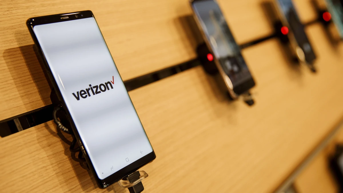 Image for Verizon Makes SIM Swapping Hard. Why Doesn't AT&T, Sprint, and T-Mobile? [telecom] 