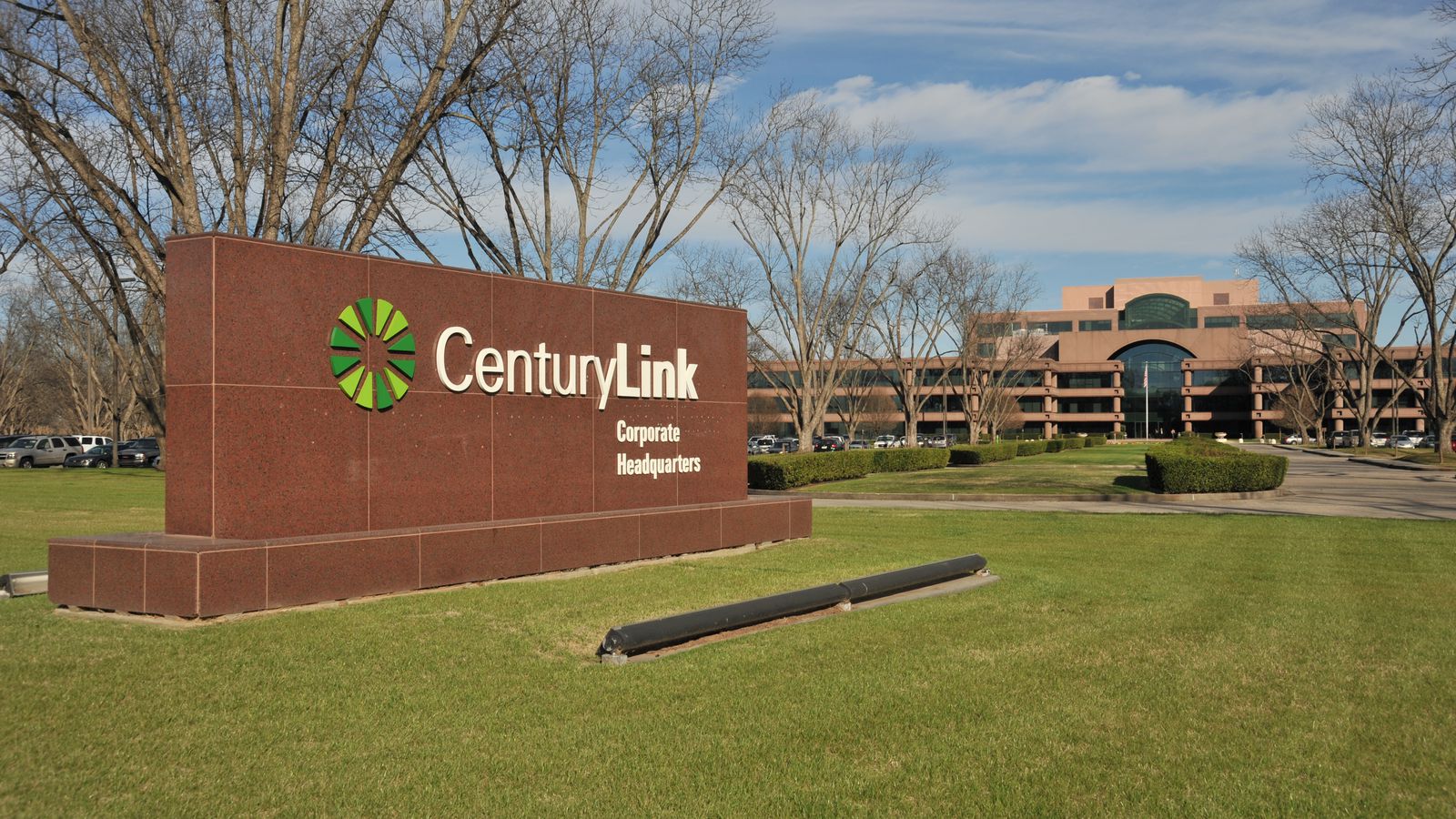 Image for CenturyLink joins Comcast in bringing data caps to home  internet [telecom] 