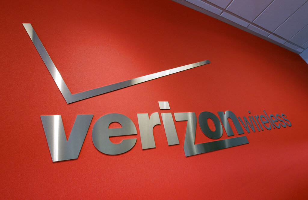 Image for Verizon sells internet trailblazers Yahoo and AOL for $5B [telecom] 