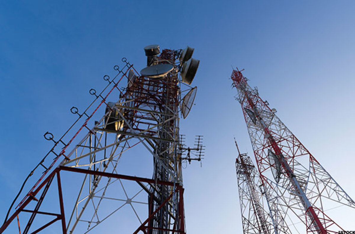 Image for AT&T and Verizon to Lead Charge in FCC Wireless Spectrum Auction [telecom] 