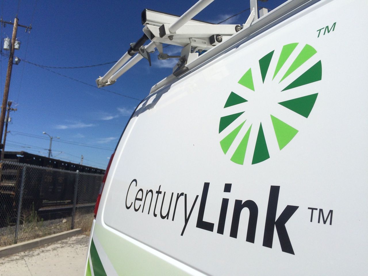 Image for CenturyLink complaints climb again amid fiber rollout [telecom] 