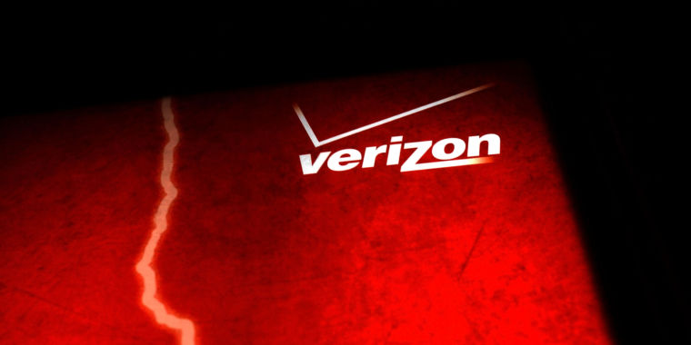 Image for Verizon cuts 10,000 jobs and admits its Yahoo/AOL division is a failure [telecom] 