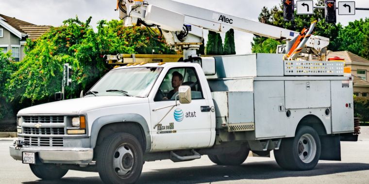 Image for AT&T cuts another 1,800 jobs as it finishes fiber-Internet buildout [telecom] 