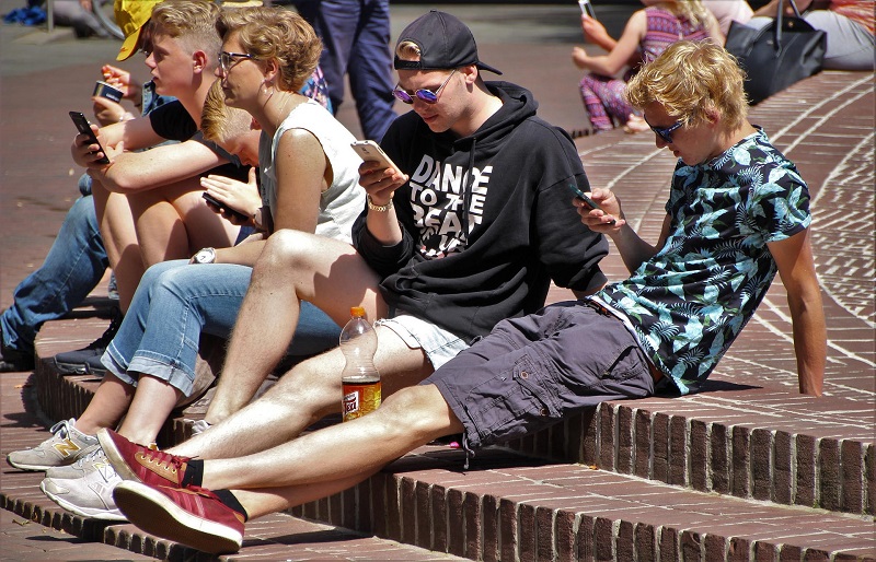 Image for Wall Street firm slashes expectations on carriers' Q4 customer growth [telecom] 