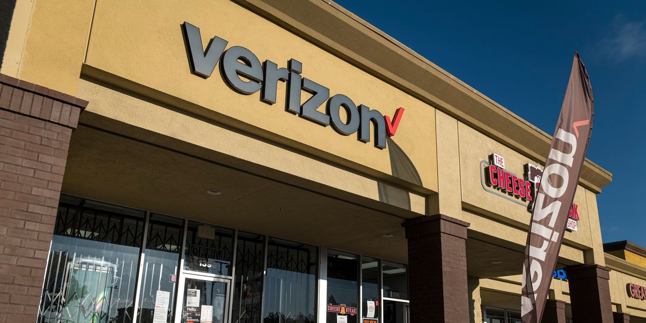 Image for Verizon to Buy TracFone in Deal Valued at Nearly $7 Billion [telecom] 