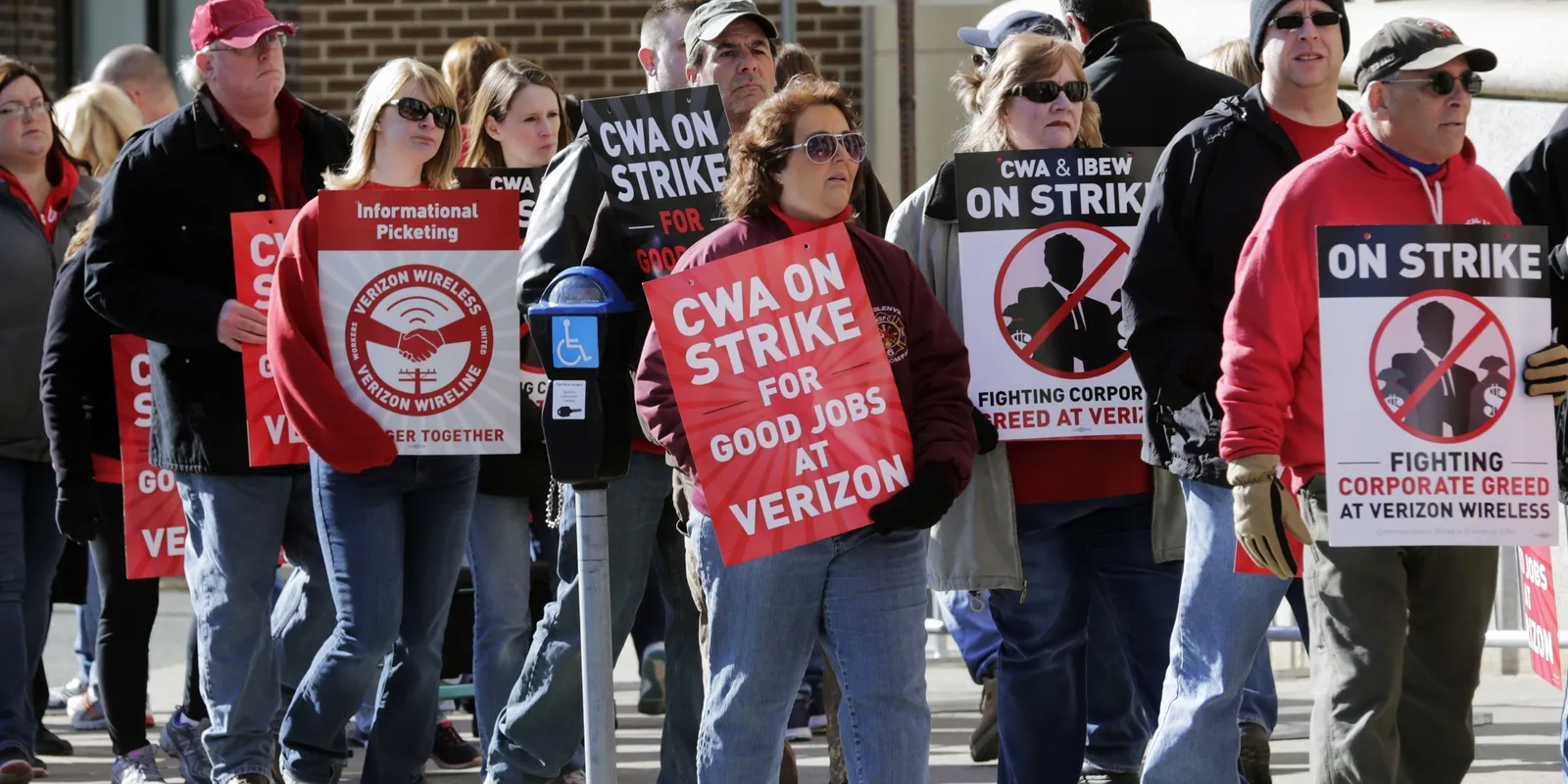 Image for Sanders, Verizon CEO spar over striking workers [telecom] 