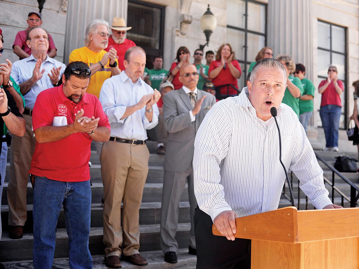Image for Pennsylvania Verizon workers rally for better pay [telecom] 