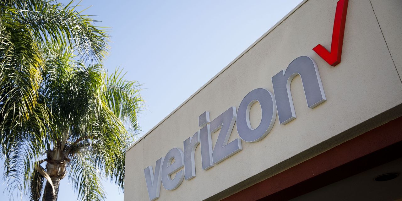 Image for Verizon Changes Exit Package for Workers It Planned to Outsource [telecom] 