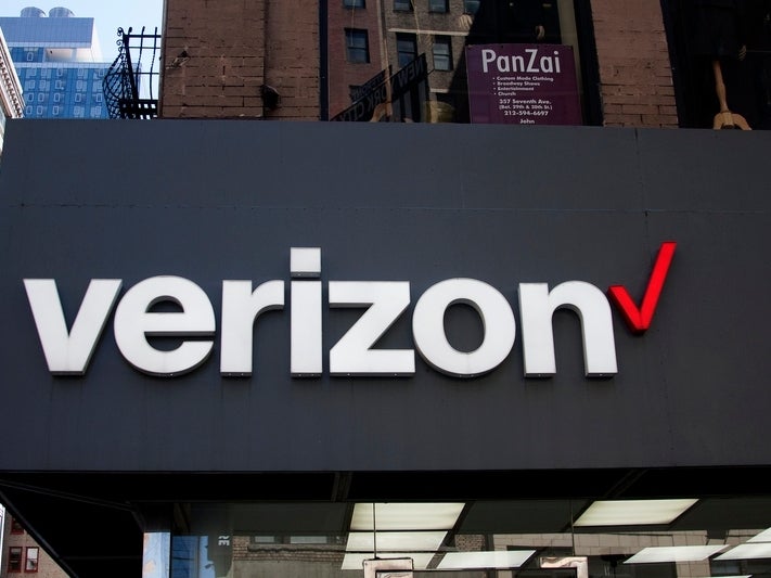 Image for Group Of Verizon Retirees Opposing Exec 'Enormous Exit Packages' [telecom] 