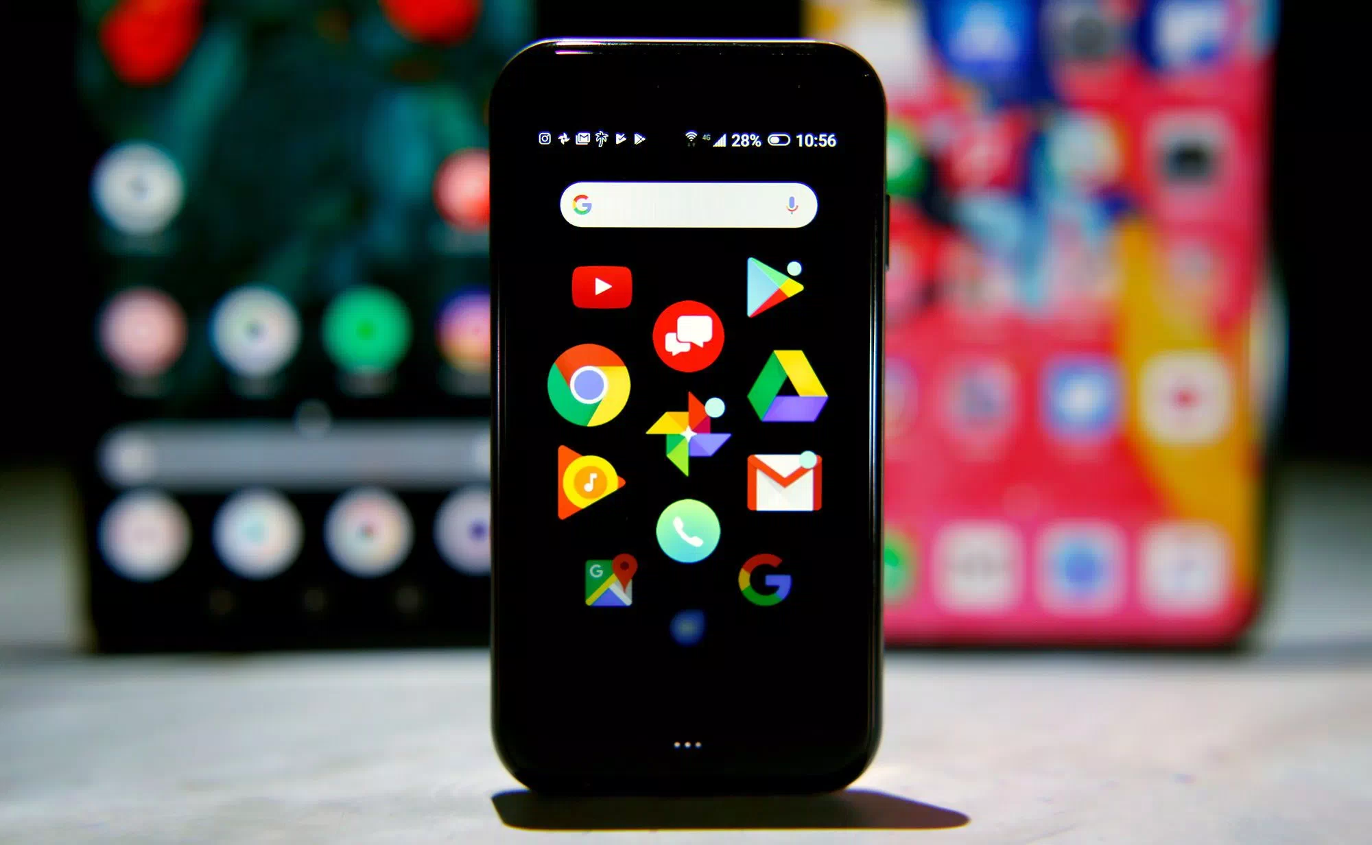 Image for Palm phone review: A tiny 'second phone' no one needs [telecom] 