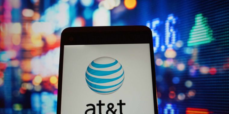 Image for For 5G, AT&T and T-Mobile buy $1.8 billion worth of 24GHz spectrum across US [telecom] 