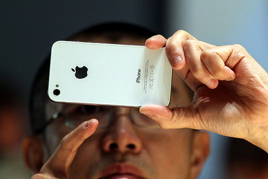 Image for Apple Knew of iPhone Antenna Glitch [telecom]