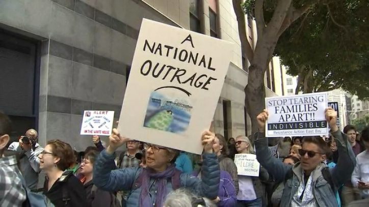 Image for Oakland votes to stop doing business with vendors that provide information to ICE [telecom] 