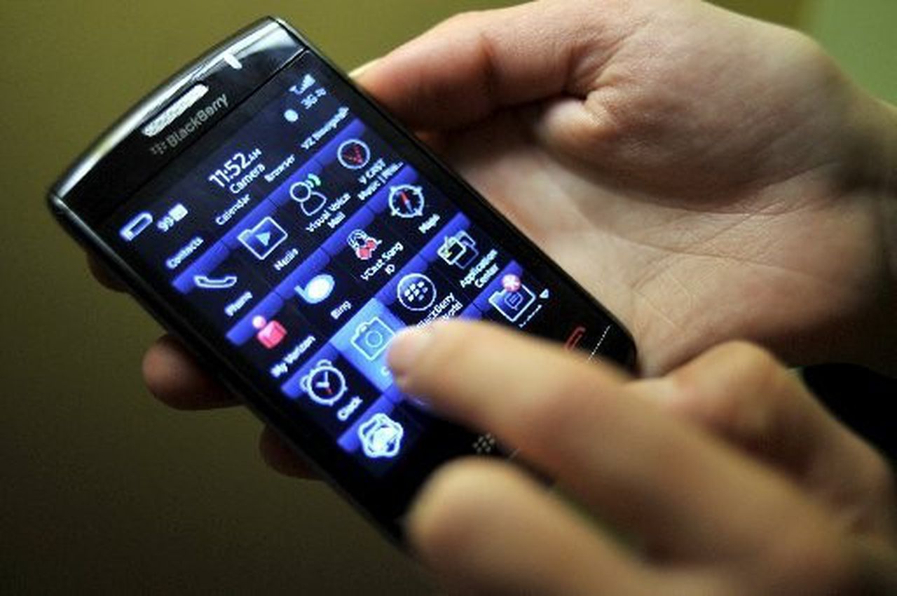 Image for School district and Verizon collaborate over cell phone learning tools [telecom]