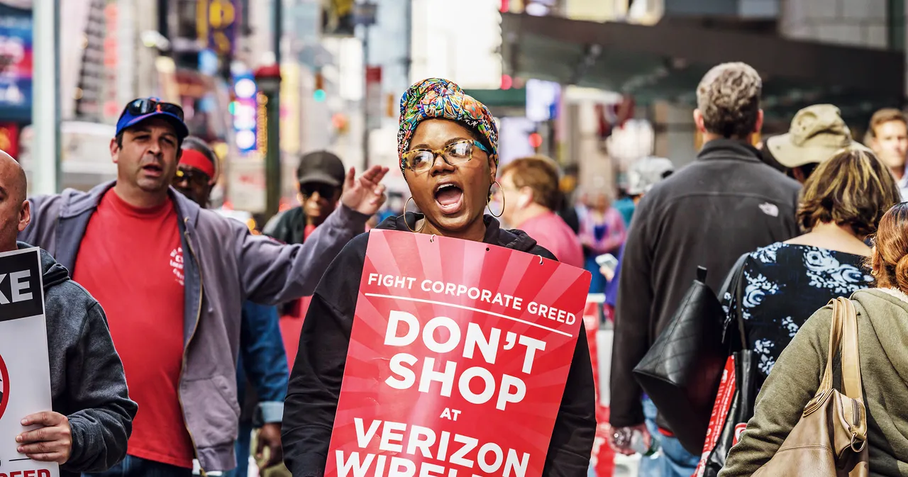 Image for The Verizon Strike Proves the Internet Still Needs Humans [telecom] 