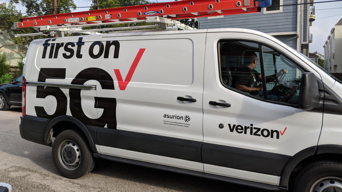 Image for Verizon Bags More 4G Airwaves From Investors [telecom] 