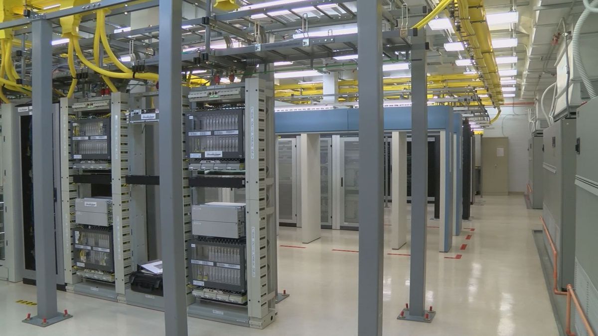 Image for A look inside a Verizon switch location [telecom] 