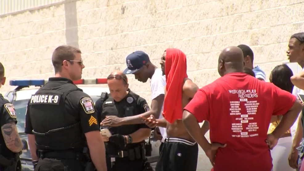 Image for 14 individuals searched in alleged cellphone scam at AT&T store in Weirton, WV [telecom] 
