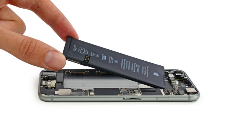 Image for Days after iPhone battery fiasco, lawsuits against Apple begin to mount [telecom] 