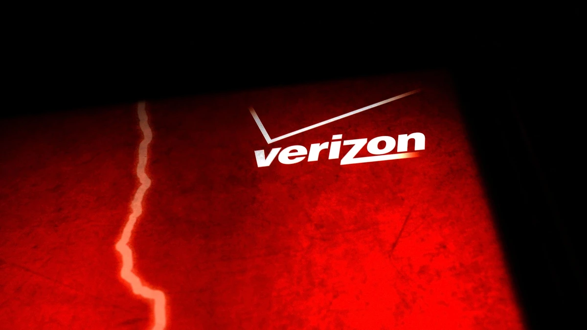 Image for Verizon Launches 'Private' Search Engine After Years of Violating Its Customers' Privacy [telecom] 