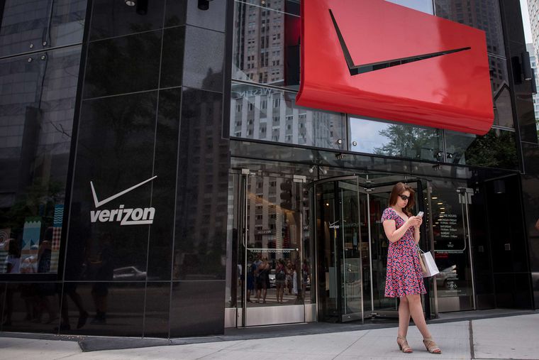 Image for Verizon admits defeat wtih AOL-Yahoo writedown [telecom] 