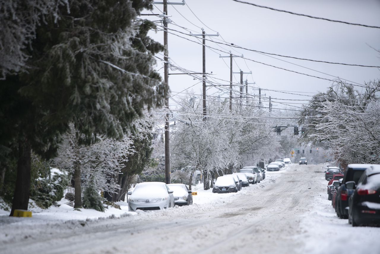 Image for Comcast says 125,000 Oregon customers still without internet, mostly because of power outages [telecom] 