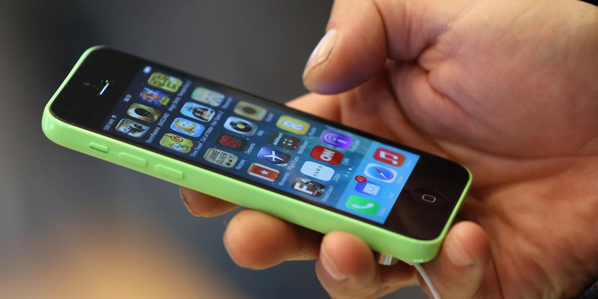 Image for How You Swipe and Hold Your Phone May Be a Critical Clue to Stop Fraudsters [telecom] 