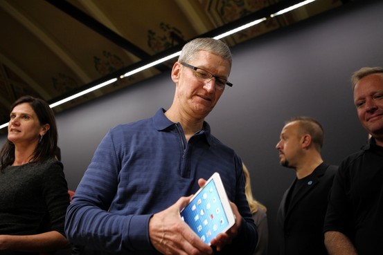 Image for [telecom]  Investors Grapple With Core Reality of Apple 