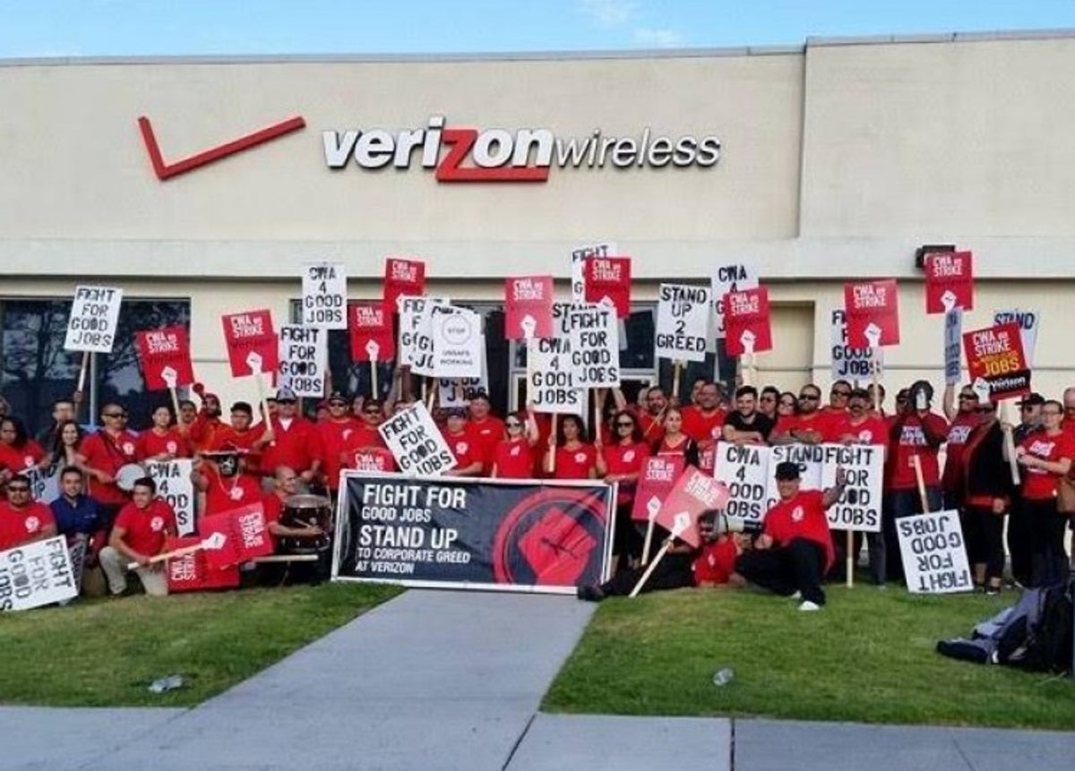 Image for Verizon, Workers Ink New Deal, Move Forward From Massive Strike [telecom] 
