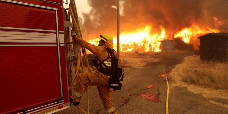 Image for Fire dept. rejects Verizon's "Customer Service Mistake" Excuse For Throttling [telecom] 