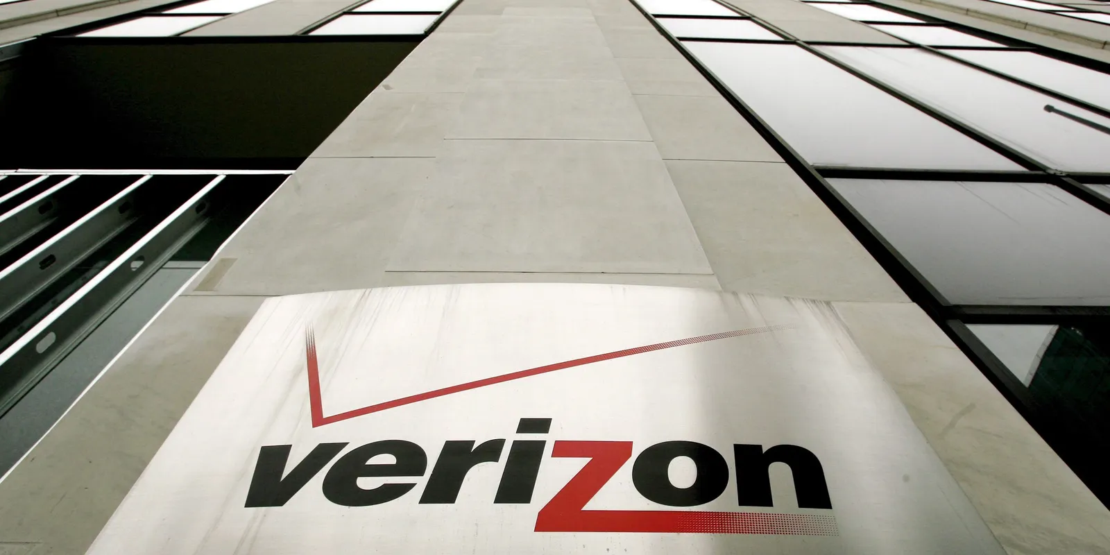 Image for Verizon won't shut off email as soon as you feared [telecom] 