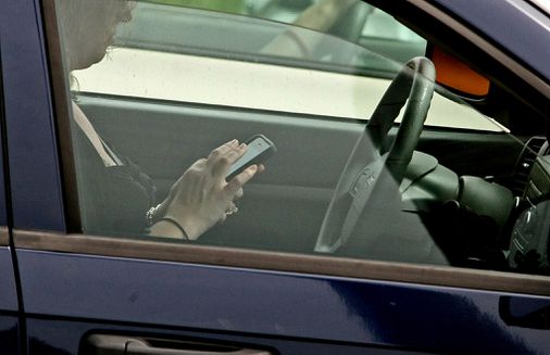 Image for State Police hone ways to catch drivers texting behind the wheel [telecom] 