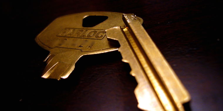 Image for 23,000 HTTPS certificates axed after CEO emails private keys [telecom] 