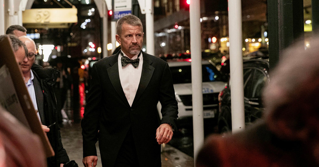 Image for Erik Prince Recruits Ex-Spies to Help Infiltrate Liberal Groups [telecom] 