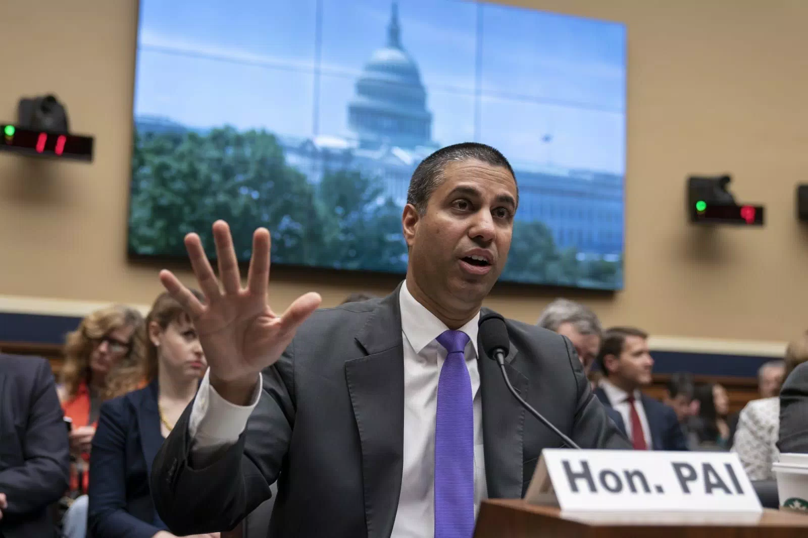 Image for FCC bans spoofed text messages and international robocalls [telecom] 