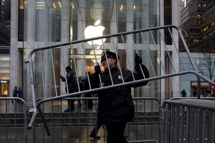 Image for Israeli firm helping FBI to open encrypted iPhone: report [telecom] 