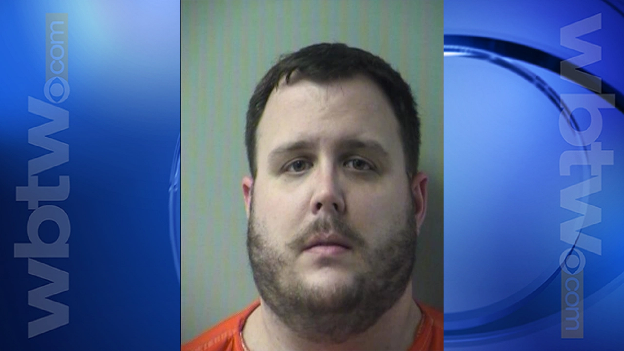 Image for Verizon store manager arrested for stealing customer's explicit  videos [telecom] 