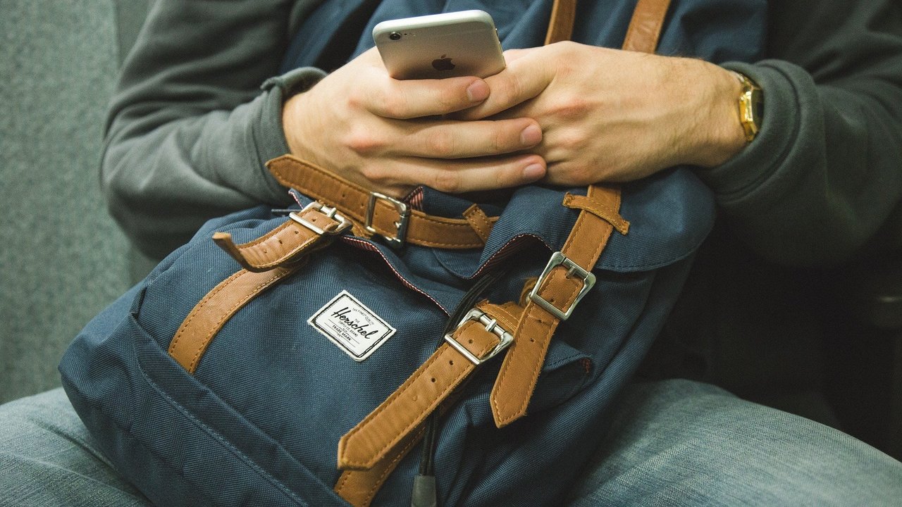 Image for Using a mobile while browsing the shelves may make shoppers buy more [telecom] 