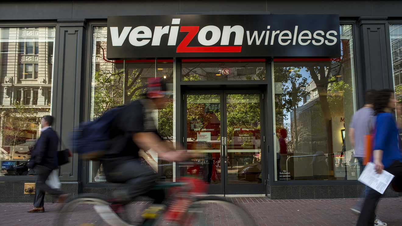 Image for Opinion: Verizon gets a lot for little money in its deal for  AOL [telecom] 