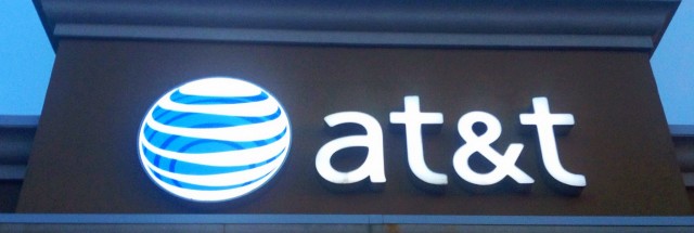 Image for AT&T defends unlimited data throttling, says the FTC can't stop it 